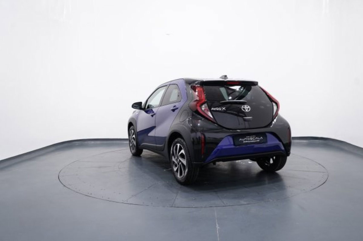 Toyota Aygo X 1.0 VVT-i 72 CV 5 porte Limited S-CVT (6)