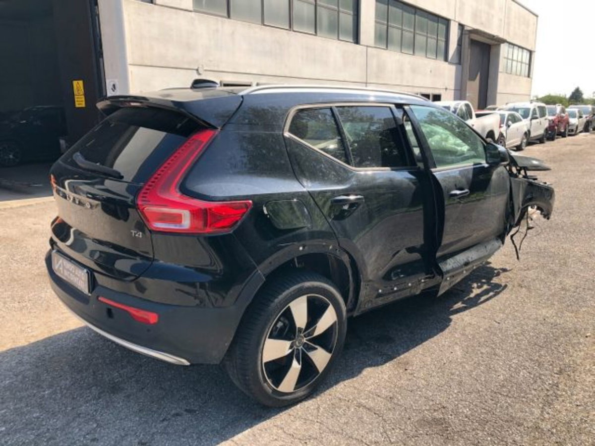 Volvo XC40 T4 Geartronic Momentum (7)