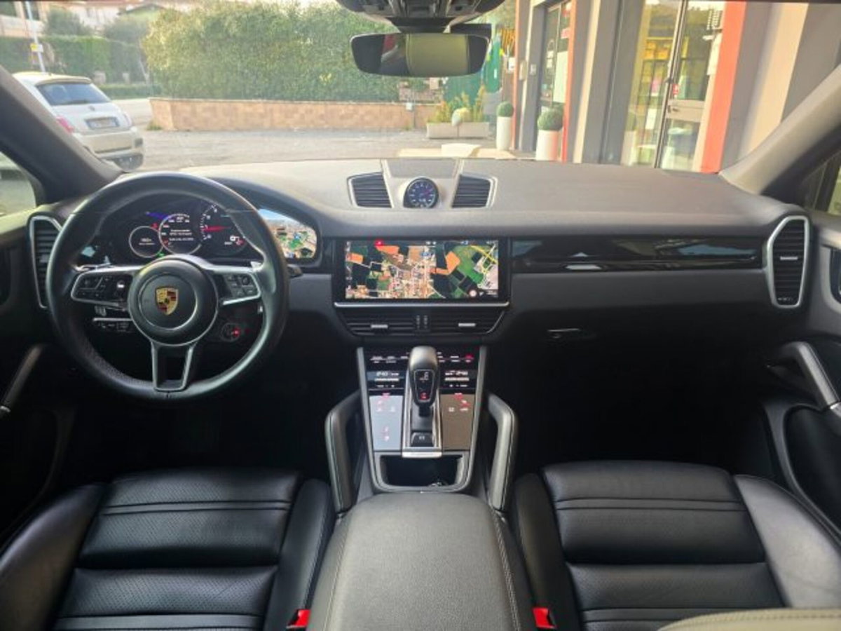 Porsche Cayenne Coupé 3.0 V6 (2)