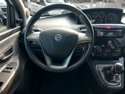 Lancia Ypsilon 1.2 69 CV 5 porte Silver (18)