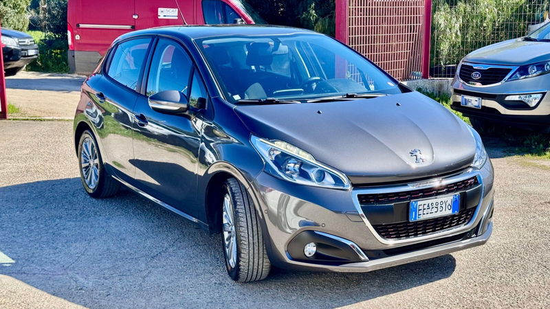 Peugeot 208 75 5 porte Black Line