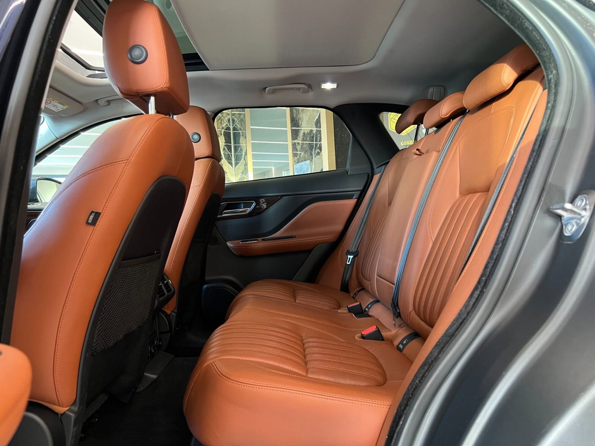 Jaguar F-Pace 2.0 D 180 CV Portfolio (10)