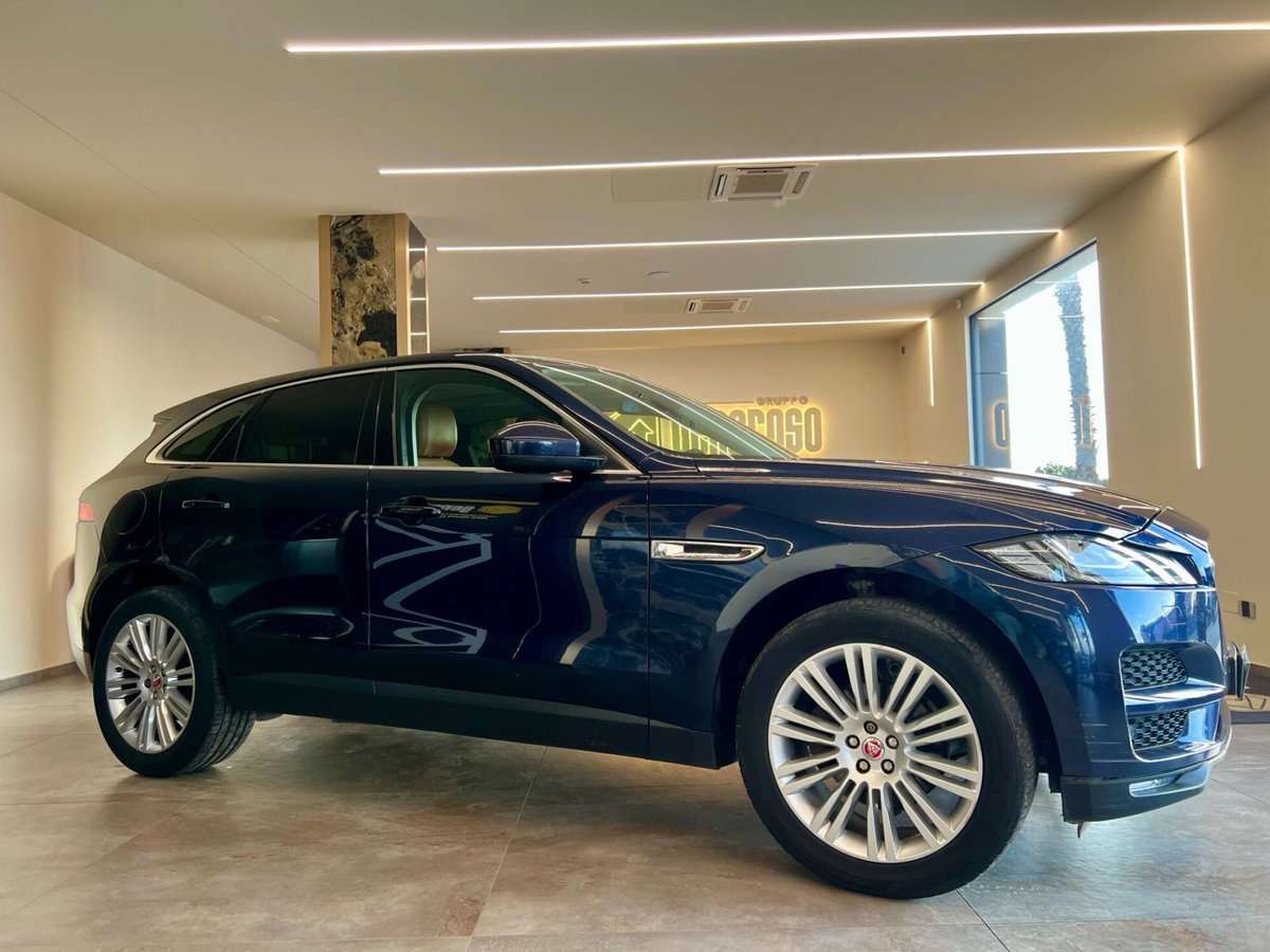 Jaguar F-Pace 2.0 D 180 CV Portfolio (2)
