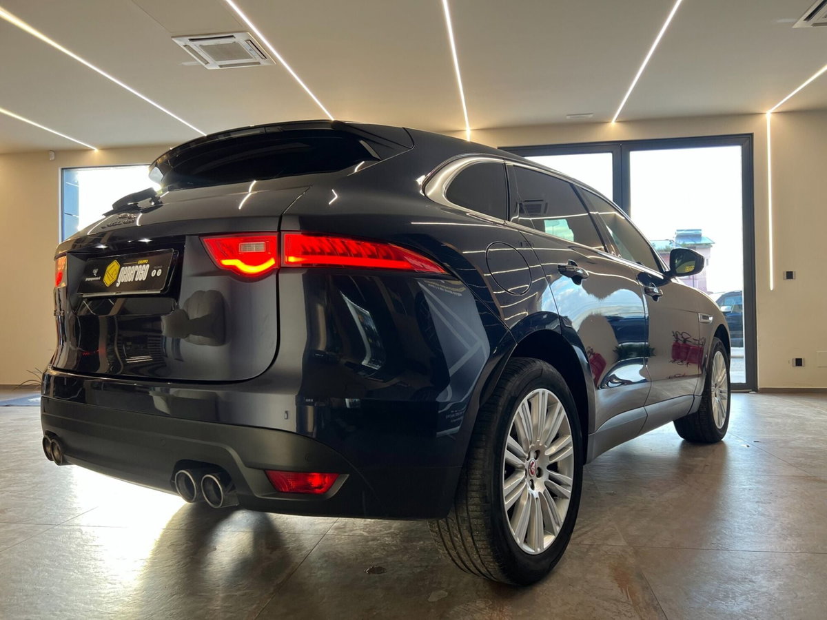 Jaguar F-Pace 2.0 D 180 CV Portfolio (3)