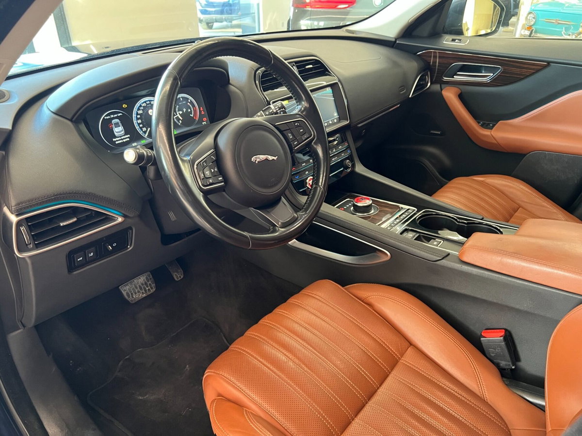 Jaguar F-Pace 2.0 D 180 CV Portfolio (7)