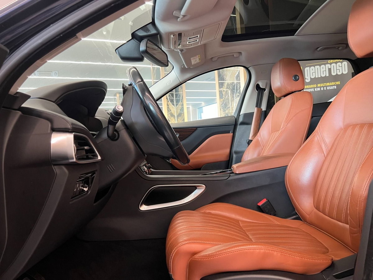 Jaguar F-Pace 2.0 D 180 CV Portfolio (9)