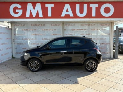 Lancia Ypsilon 1.0 FireFly 5 porte S&S Hybrid Ecochic Silver (2)