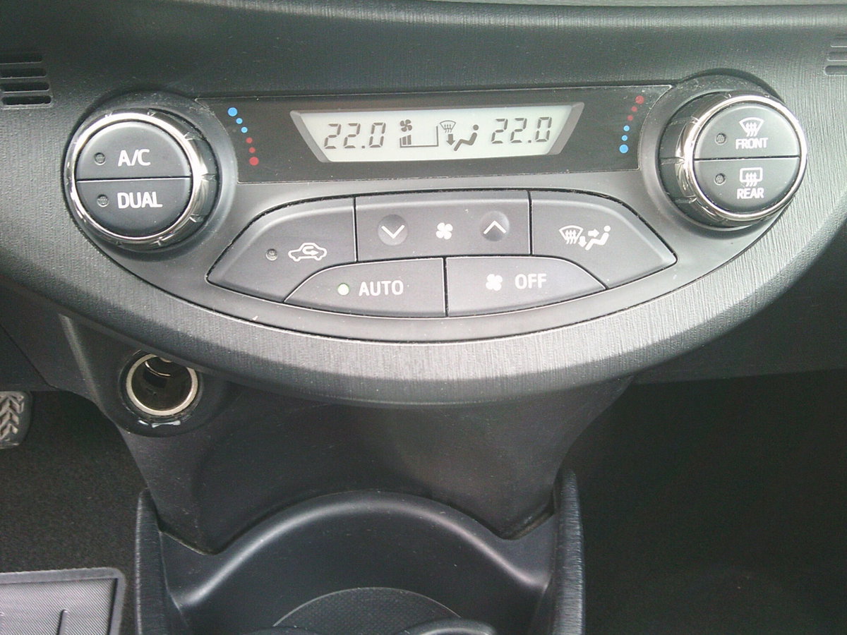 Toyota Yaris 1.5 Hybrid 5 porte Lounge (10)