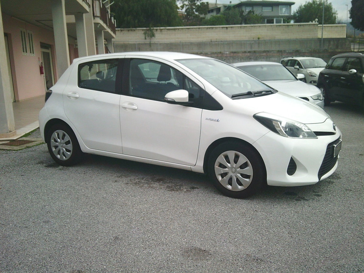 Toyota Yaris 1.5 Hybrid 5 porte Lounge (2)