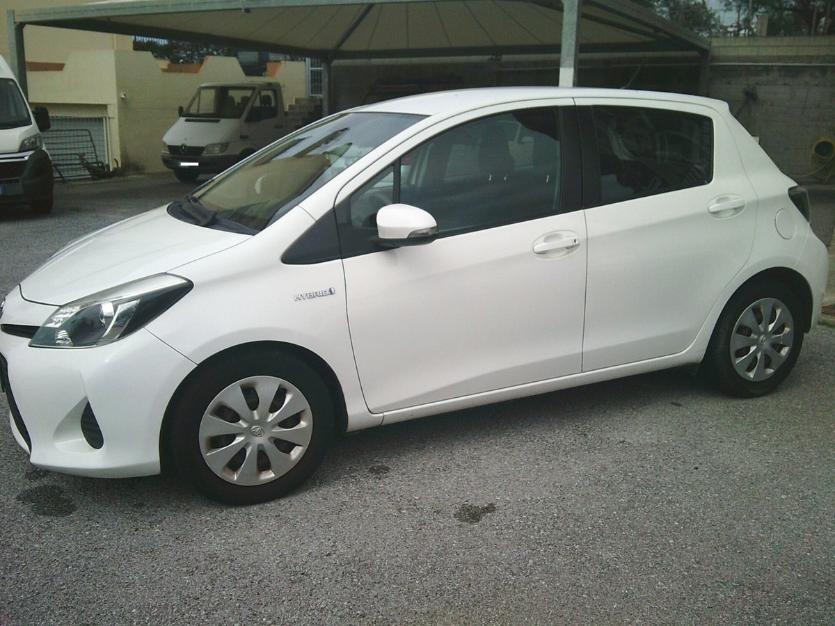 Toyota Yaris 1.5 Hybrid 5 porte Lounge (3)