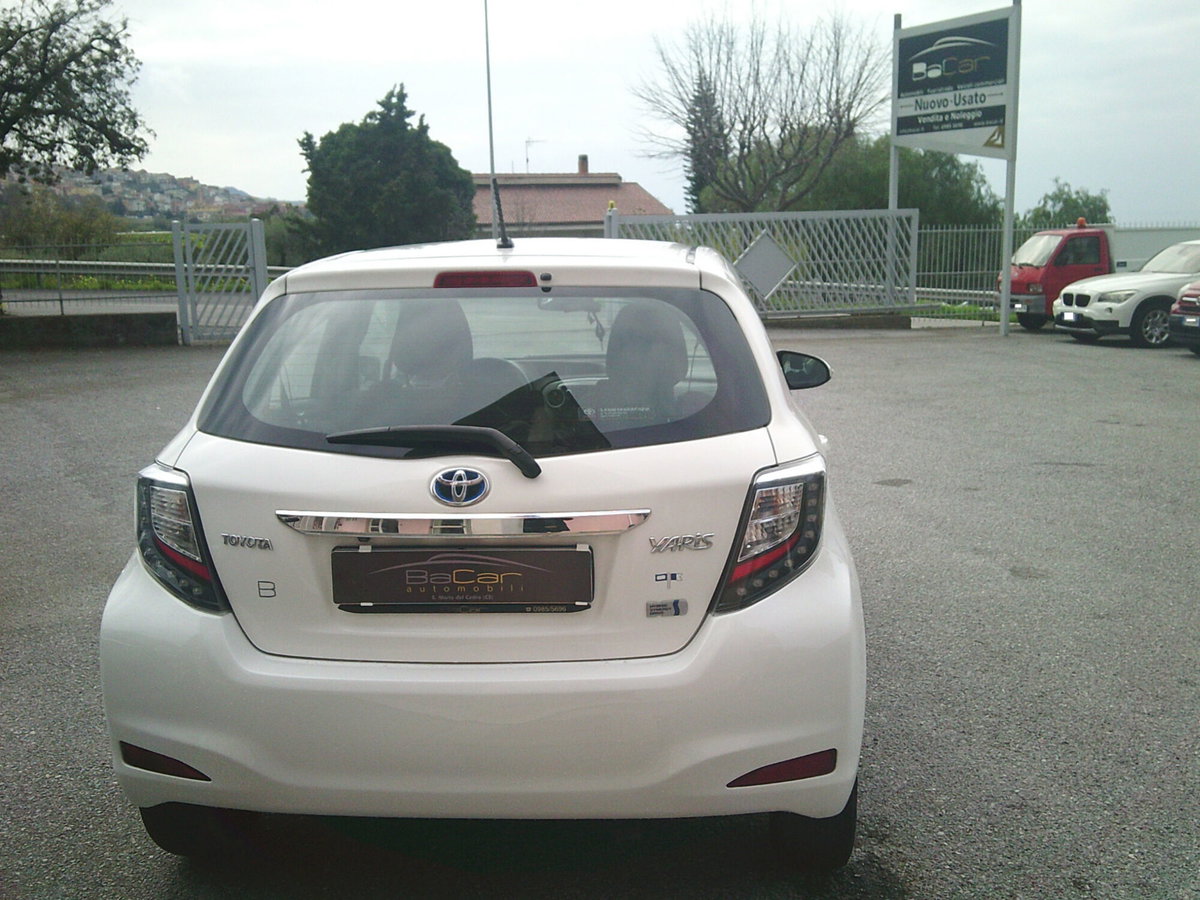 Toyota Yaris 1.5 Hybrid 5 porte Lounge (4)