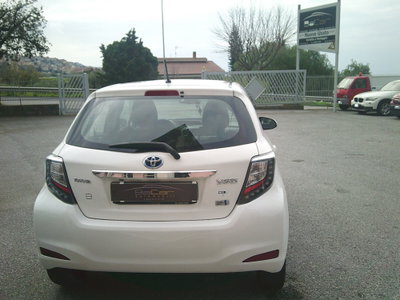 Toyota Yaris 1.5 Hybrid 5 porte Lounge (4)