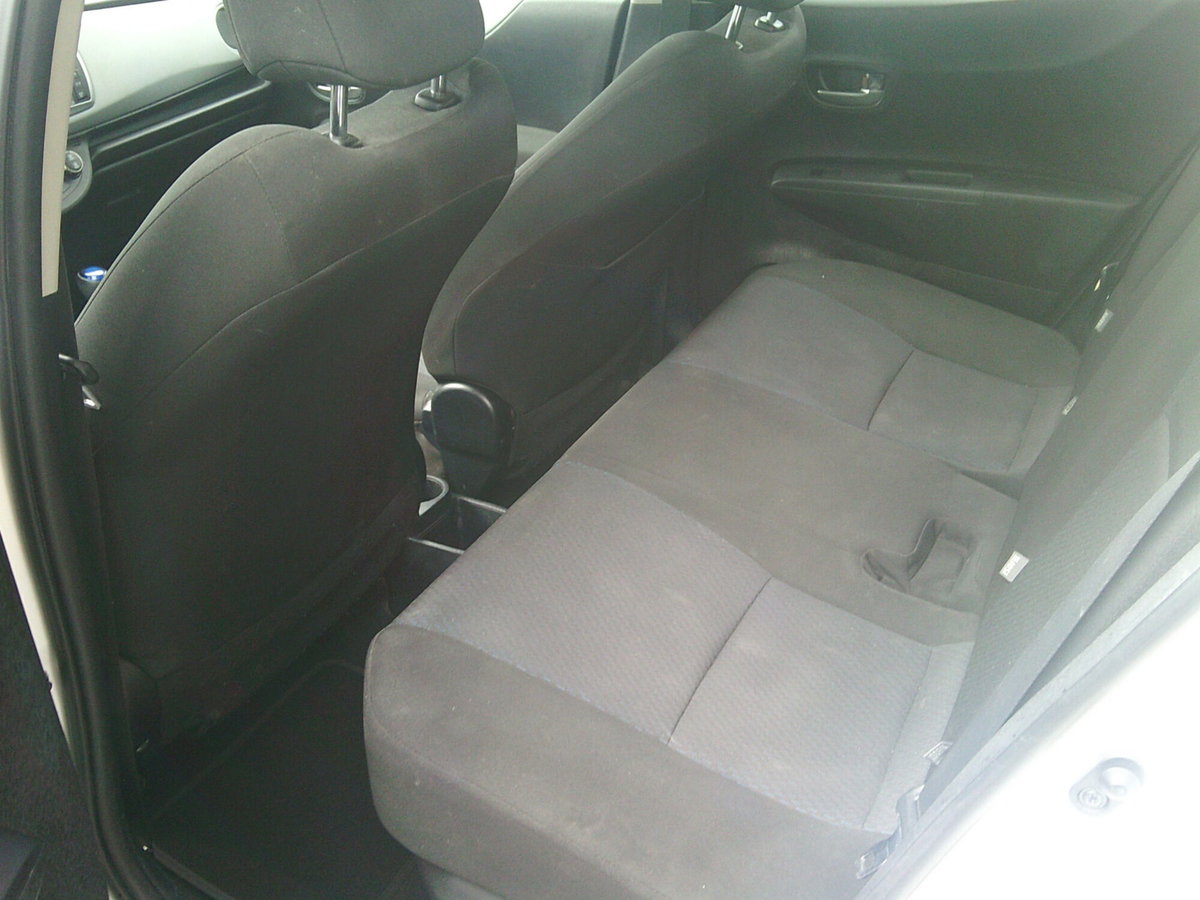 Toyota Yaris 1.5 Hybrid 5 porte Lounge (8)