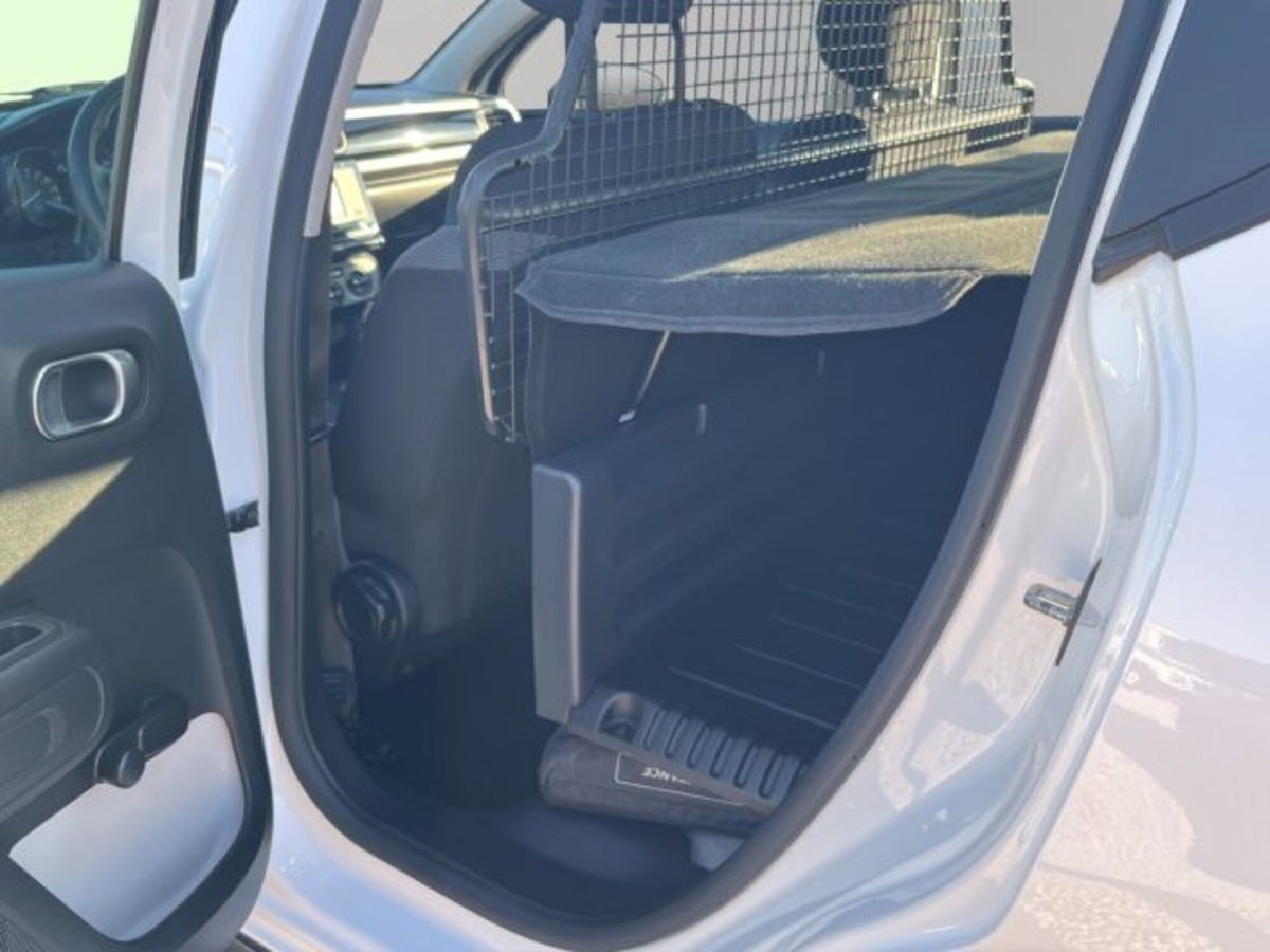 Citroen C3 BlueHDi 100 S&S Van Feel (8)