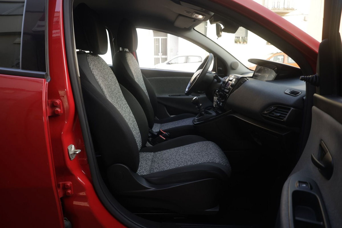 Lancia Ypsilon 1.0 FireFly 5 porte S&S Hybrid Ecochic Silver (10)