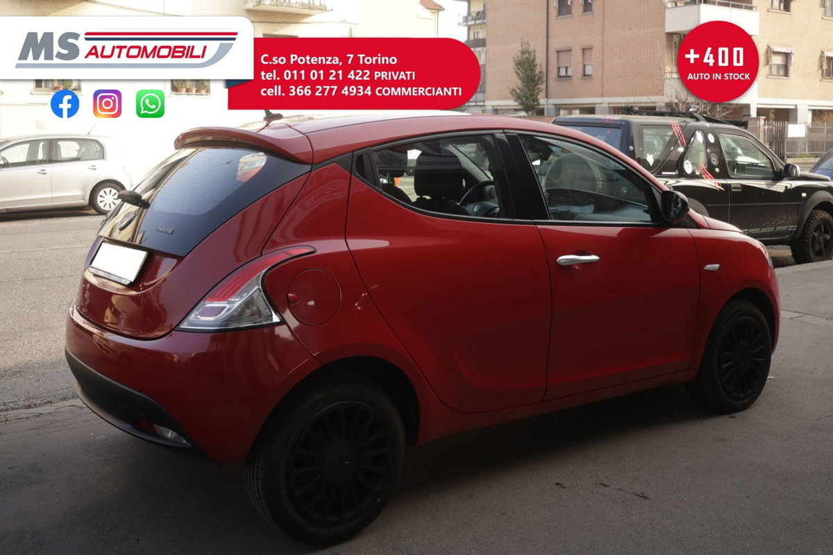 Lancia Ypsilon 1.0 FireFly 5 porte S&S Hybrid Ecochic Silver (13)