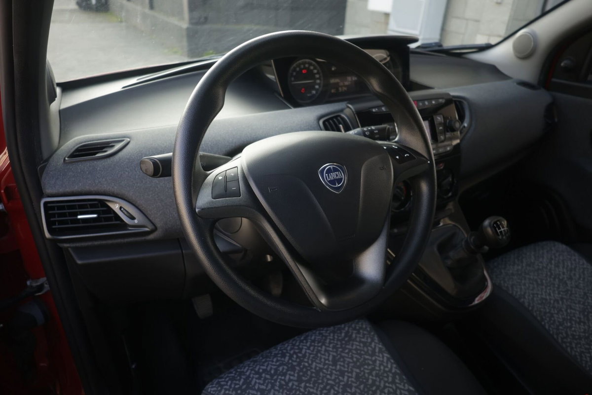 Lancia Ypsilon 1.0 FireFly 5 porte S&S Hybrid Ecochic Silver (14)