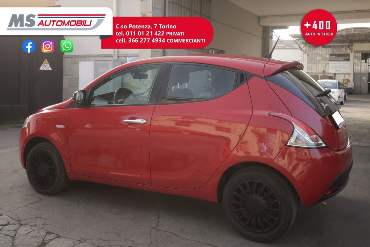 Lancia Ypsilon 1.0 FireFly 5 porte S&S Hybrid Ecochic Silver (15)