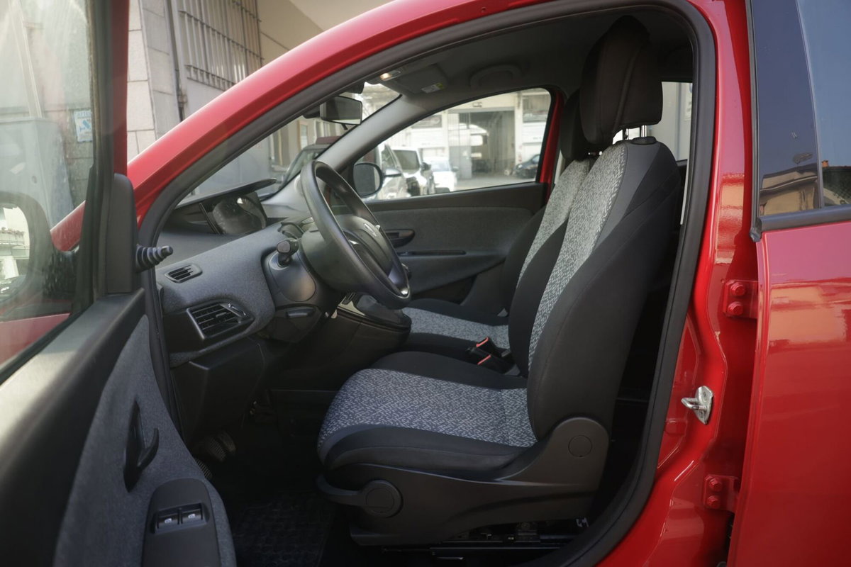 Lancia Ypsilon 1.0 FireFly 5 porte S&S Hybrid Ecochic Silver (17)