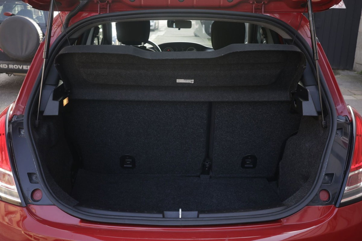Lancia Ypsilon 1.0 FireFly 5 porte S&S Hybrid Ecochic Silver (18)
