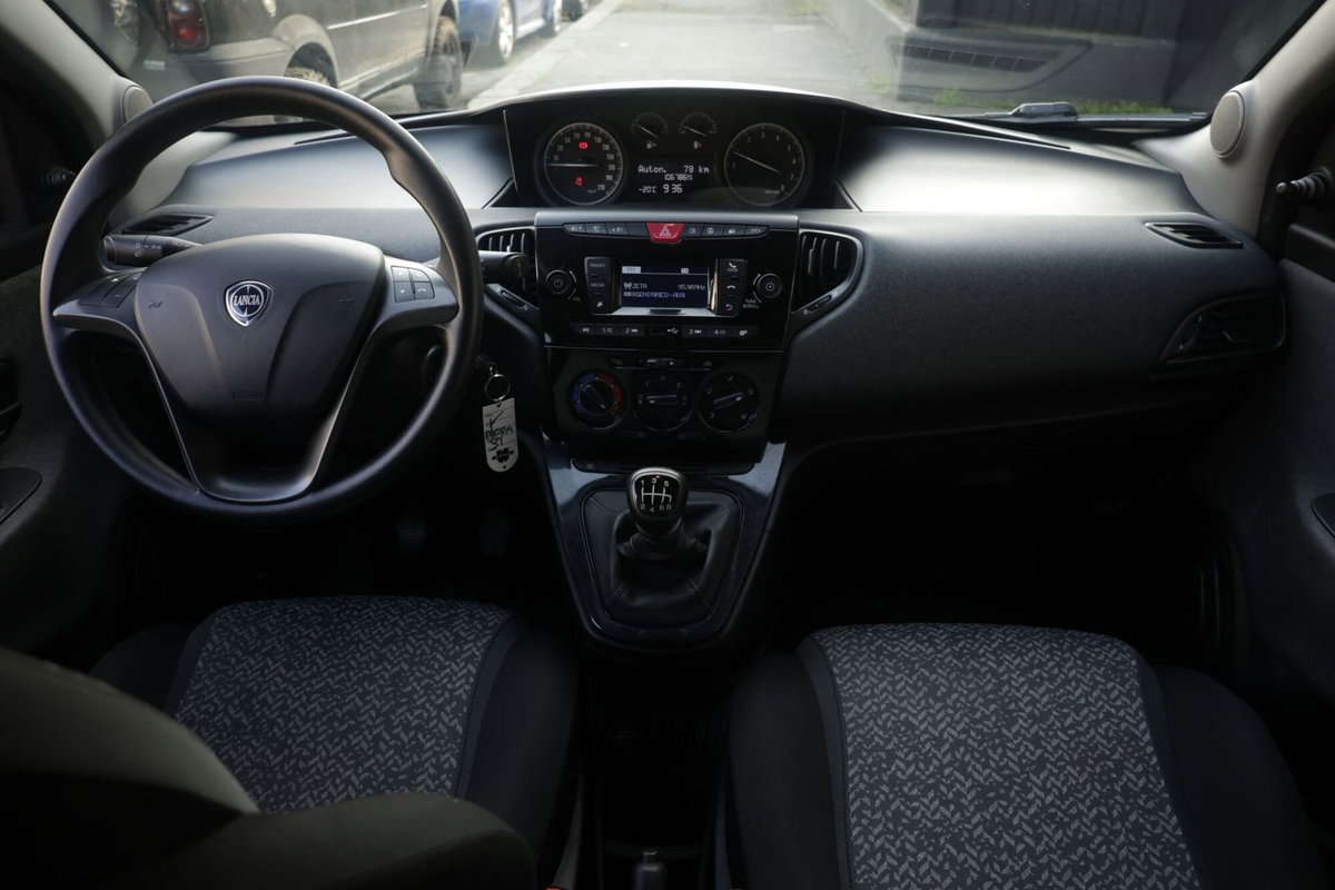 Lancia Ypsilon 1.0 FireFly 5 porte S&S Hybrid Ecochic Silver (2)