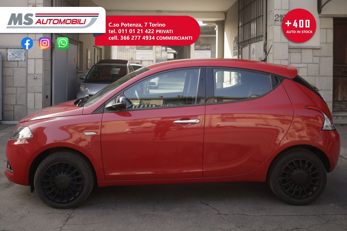 Lancia Ypsilon 1.0 FireFly 5 porte S&S Hybrid Ecochic Silver (4)
