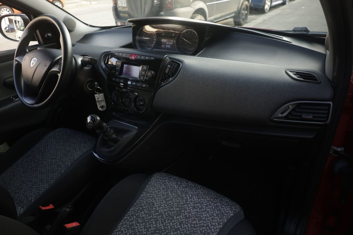 Lancia Ypsilon 1.0 FireFly 5 porte S&S Hybrid Ecochic Silver (8)