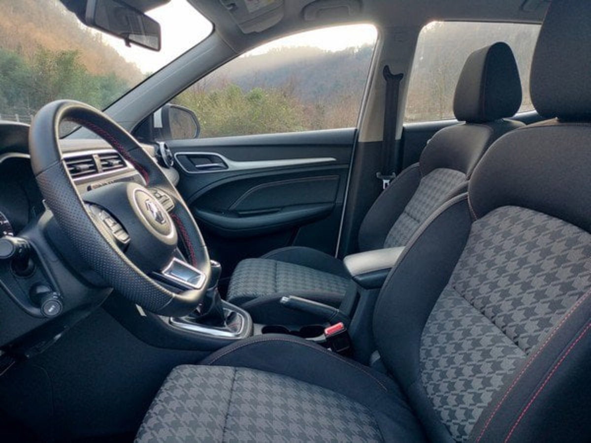 Mg ZS ZS 1.5 Luxury (11)