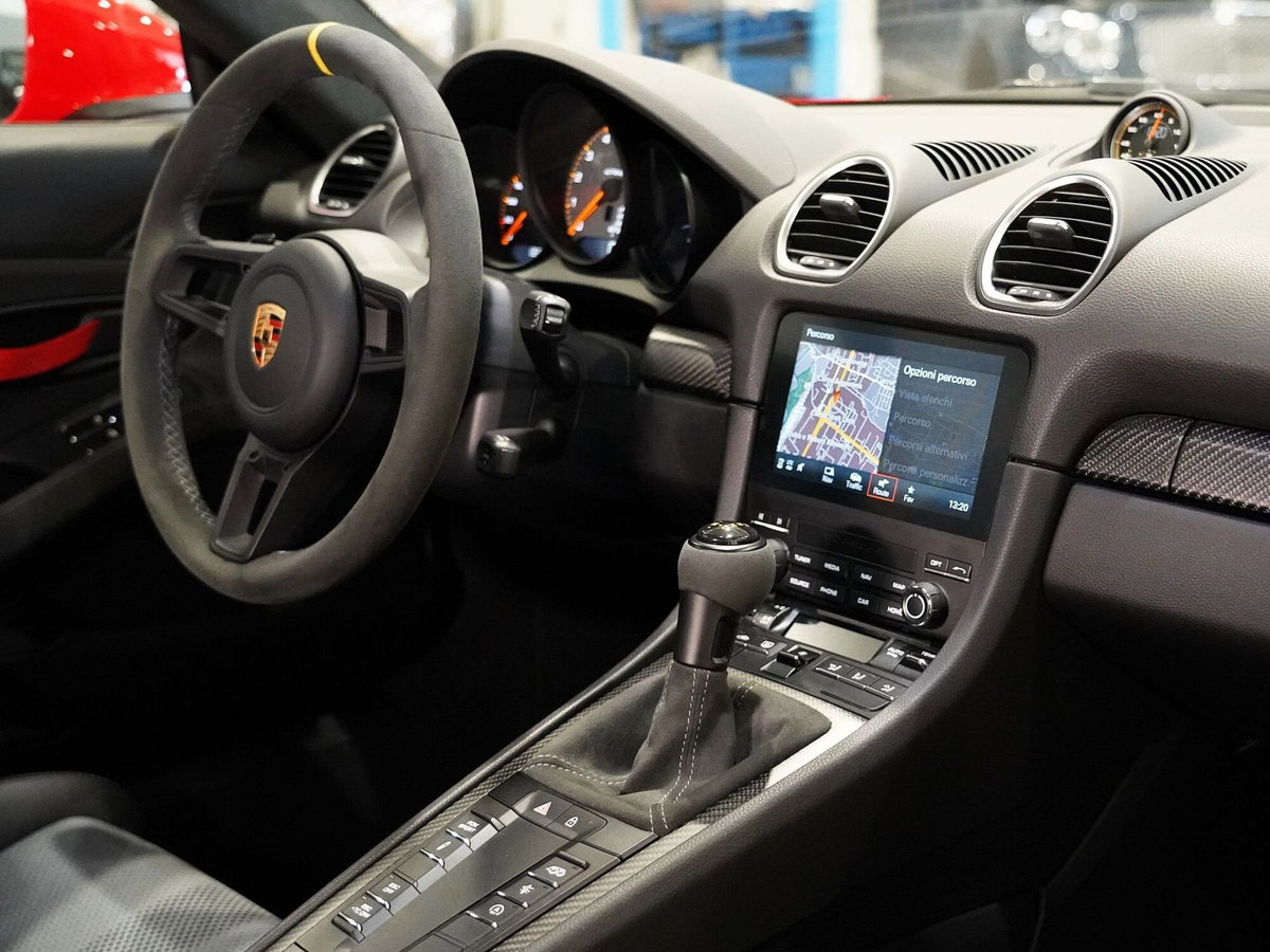 Porsche 718 Cayman  Cayman 4.0 GT4 RS pdk (8)