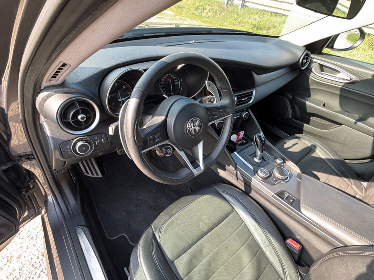 Alfa Romeo Giulia 2.2 Turbodiesel 180 CV AT8 Super (11)