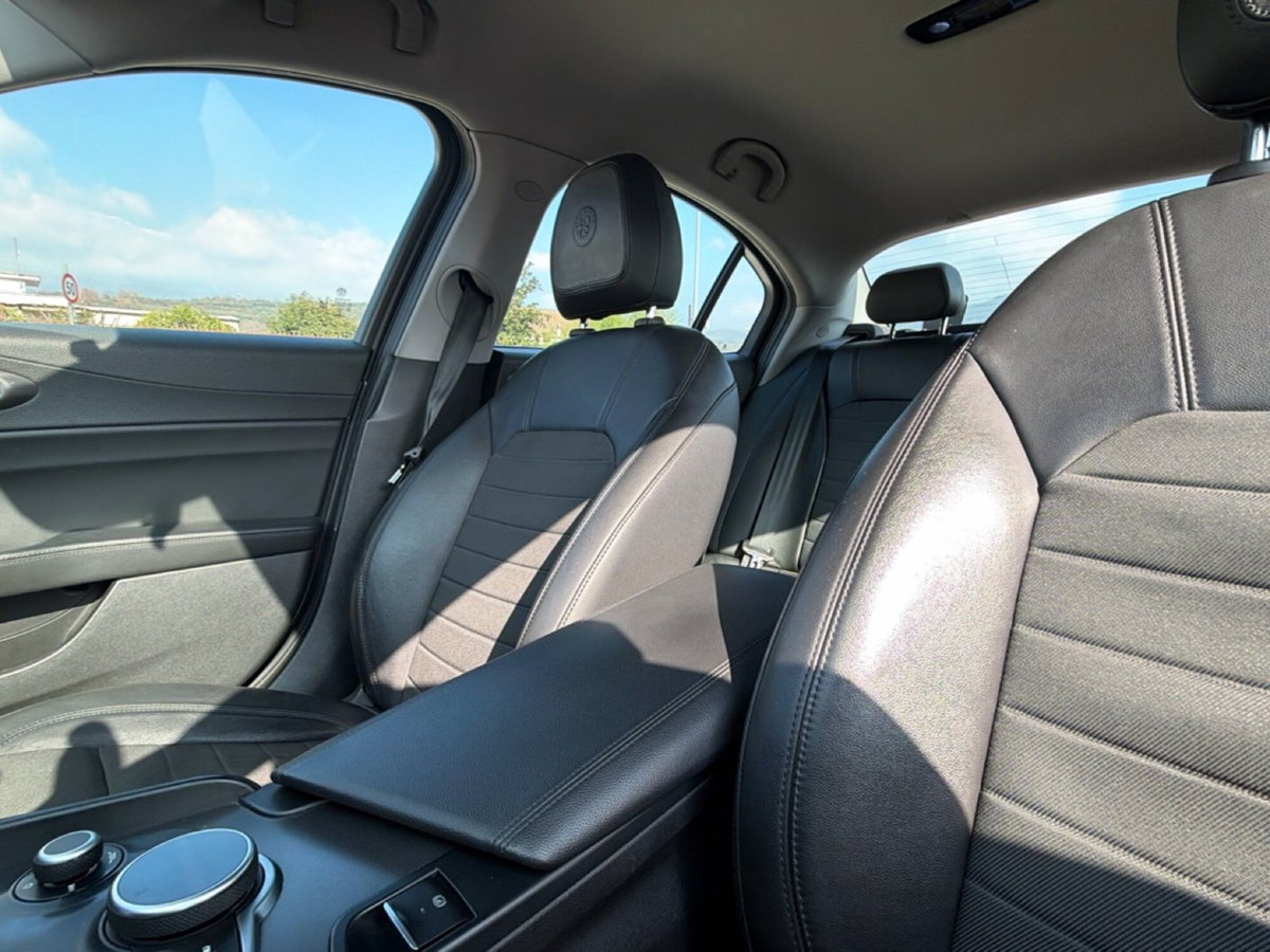 Alfa Romeo Giulia 2.2 Turbodiesel 180 CV AT8 Super (12)