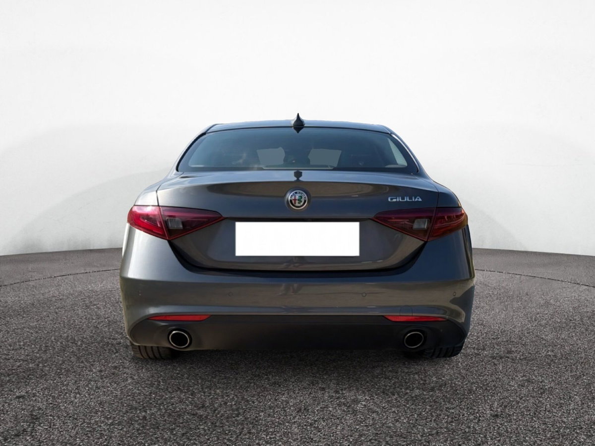 Alfa Romeo Giulia 2.2 Turbodiesel 180 CV AT8 Super (4)