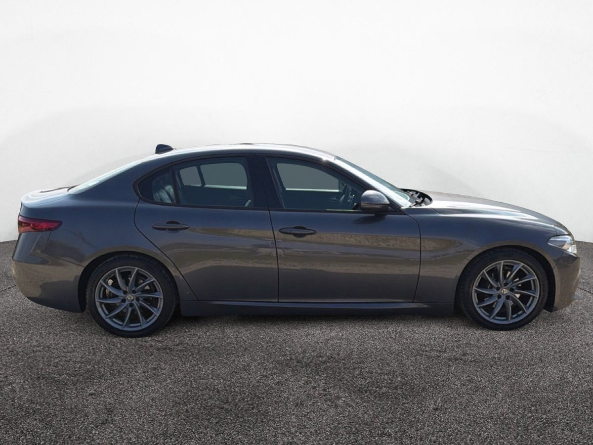 Alfa Romeo Giulia 2.2 Turbodiesel 180 CV AT8 Super (7)