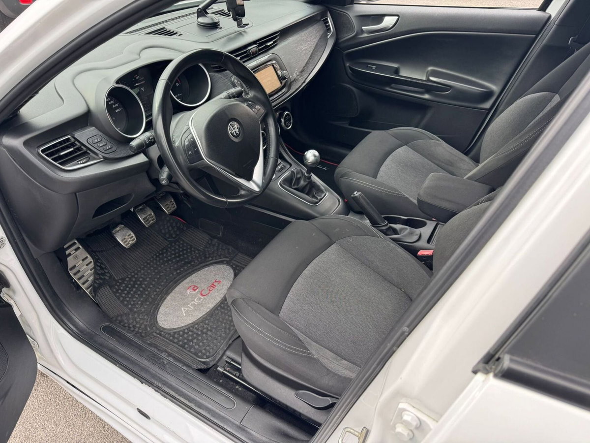 Alfa Romeo Giulietta 1.6 JTDm Ti 120cv (5)