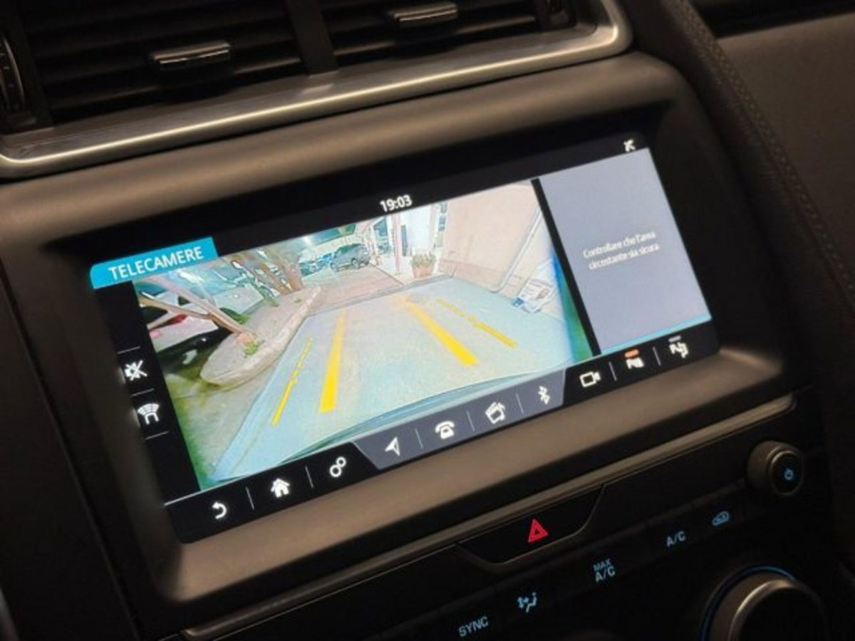 Jaguar E-Pace 2.0D 150 CV AWD aut. S (11)