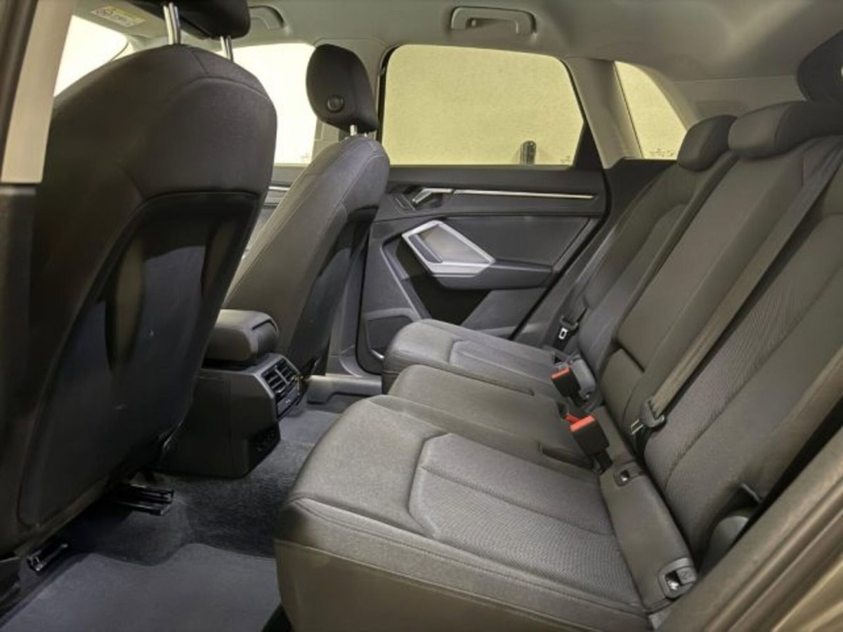 Audi Q3 35 TDI quattro Business (10)