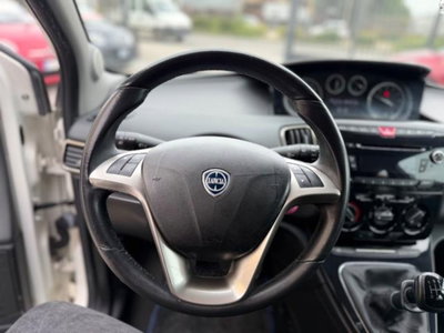 Lancia Ypsilon 1.2 69 CV 5 porte GPL Ecochic Gold (14)