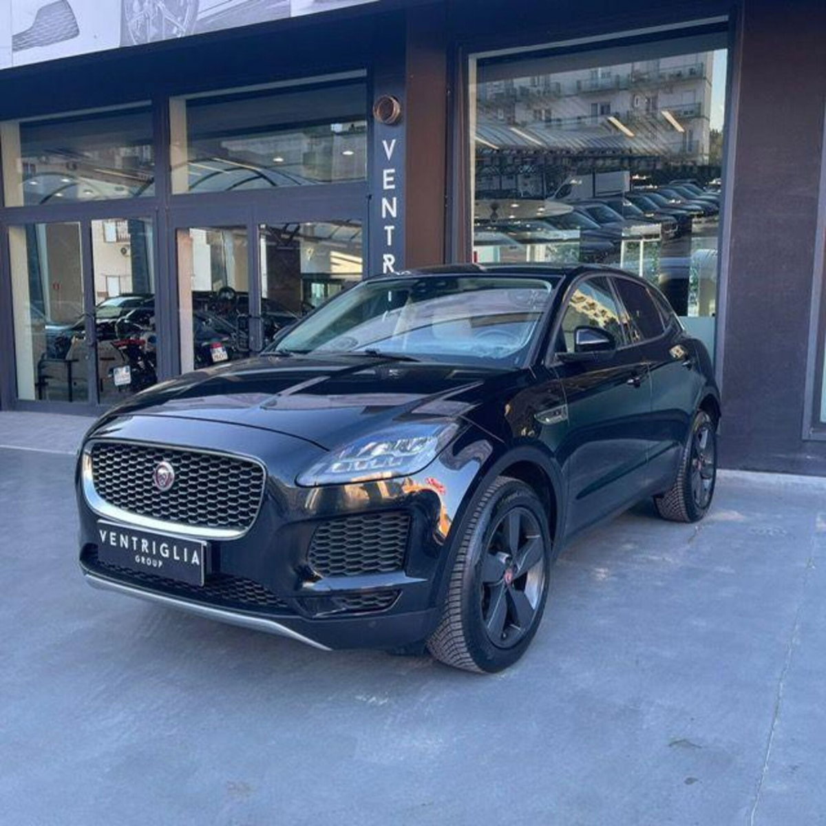 Jaguar E-Pace 2.0D 150 CV AWD aut. (2)