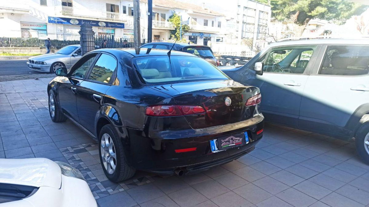 Alfa Romeo 159 SportWagon 1.9 JTDm 16V Sportwagon Distinctive (2)