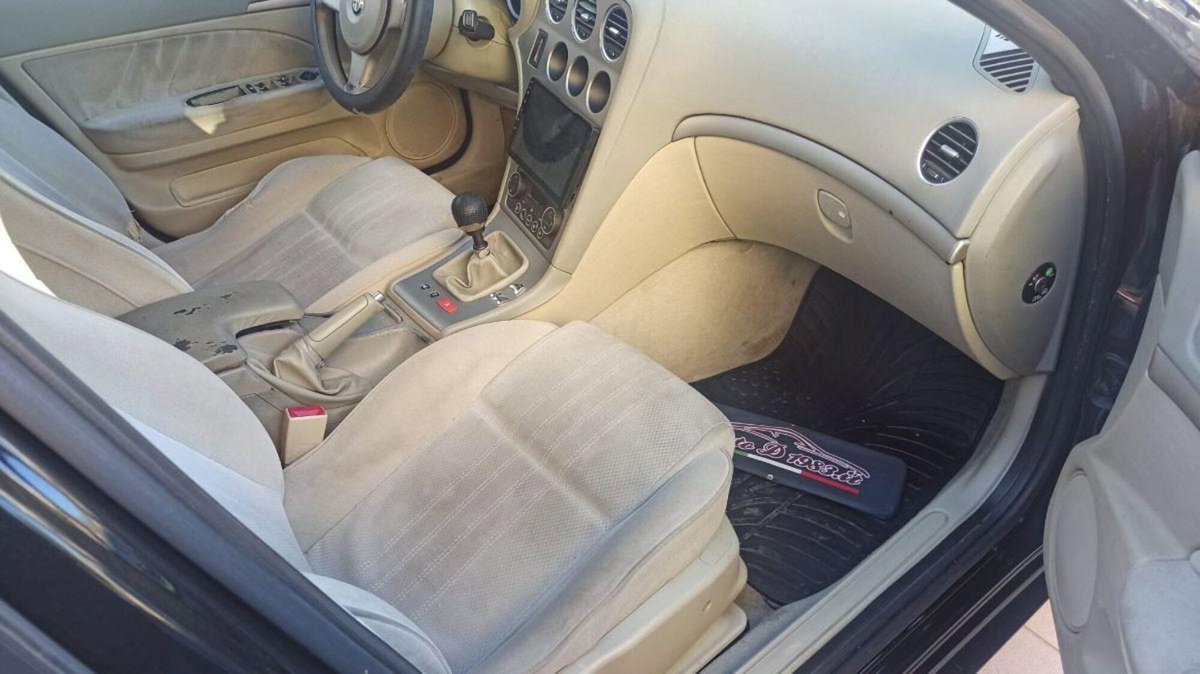 Alfa Romeo 159 SportWagon 1.9 JTDm 16V Sportwagon Distinctive (4)