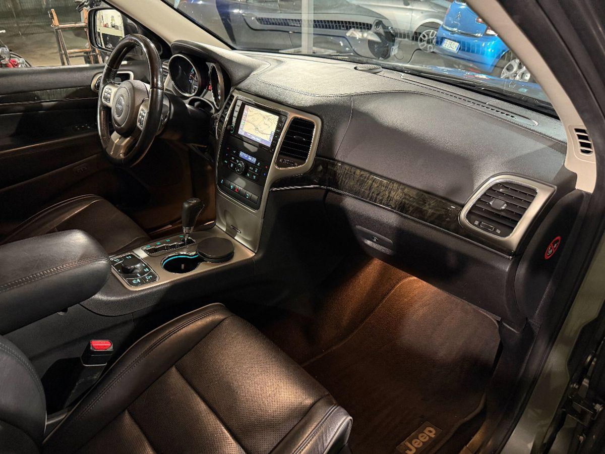Jeep Grand Cherokee 3.0 CRD 241 CV Overland (11)