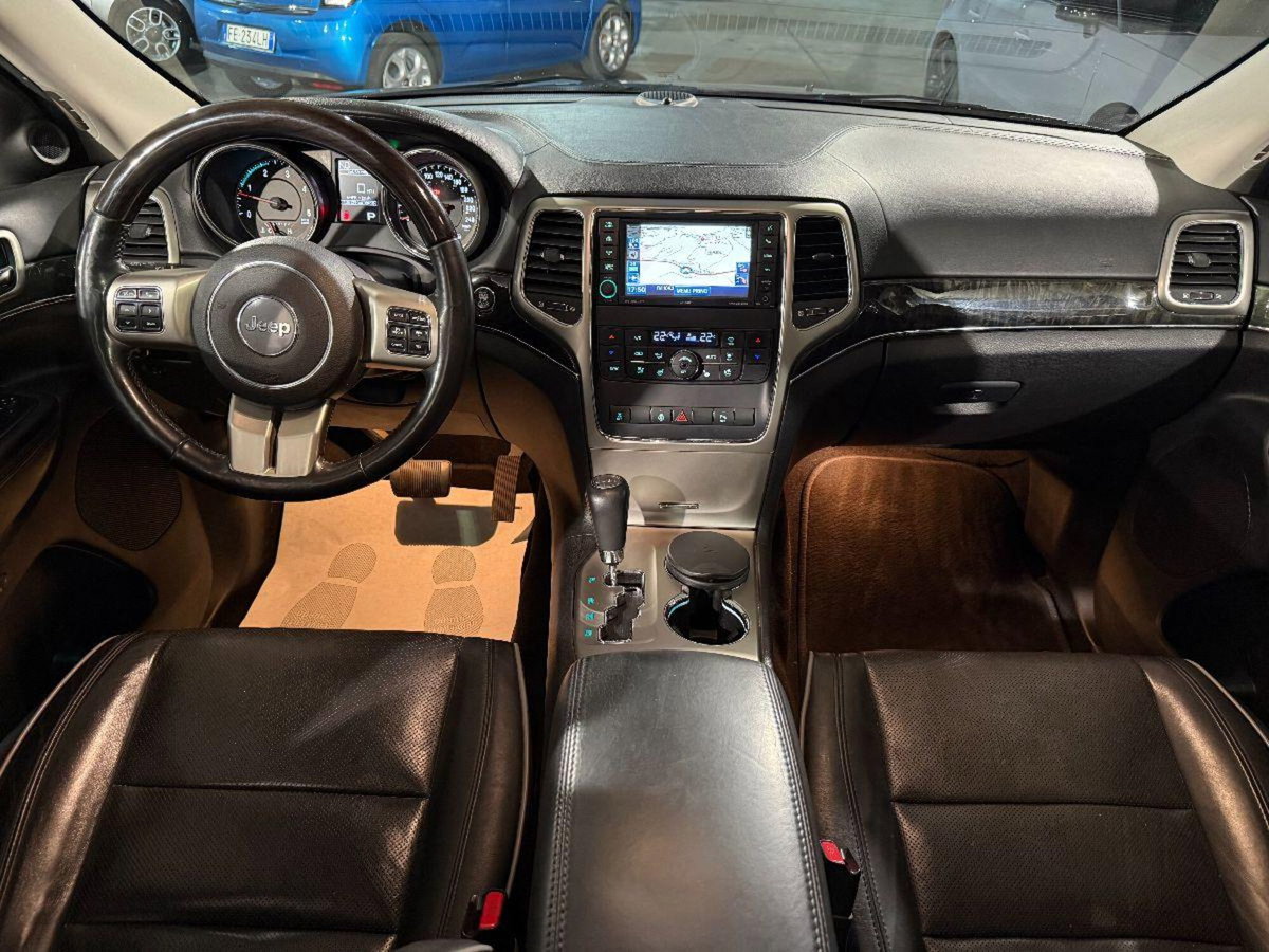 Jeep Grand Cherokee 3.0 CRD 241 CV Overland (7)
