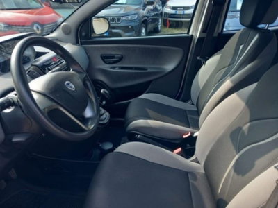 Lancia Ypsilon 1.2 69 CV 5 porte Silver (11)
