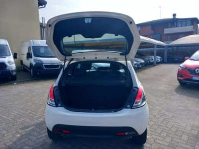 Lancia Ypsilon 1.2 69 CV 5 porte Silver (9)