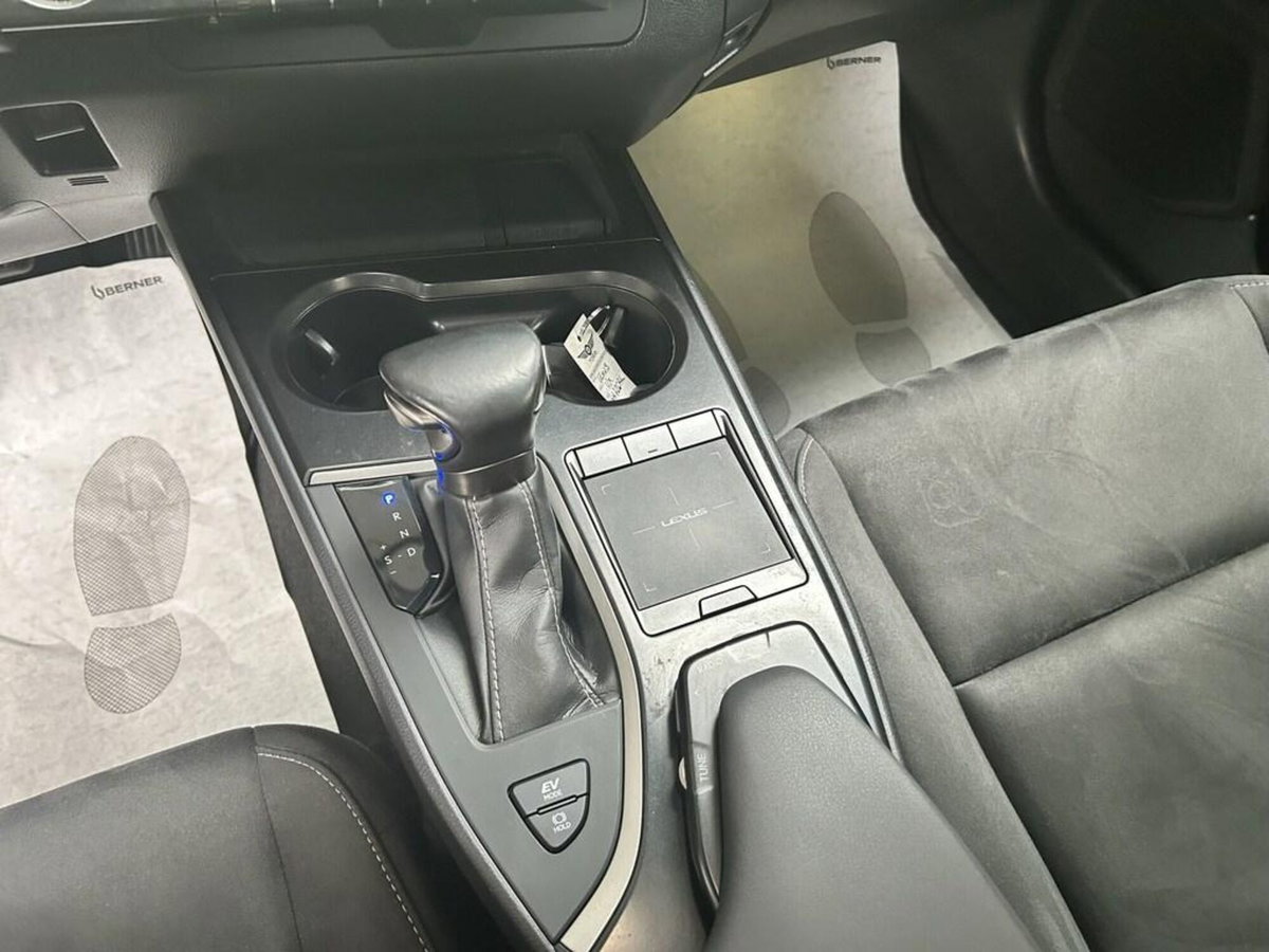 Lexus UX 300h 2.0 Urban 2wd cvt (14)