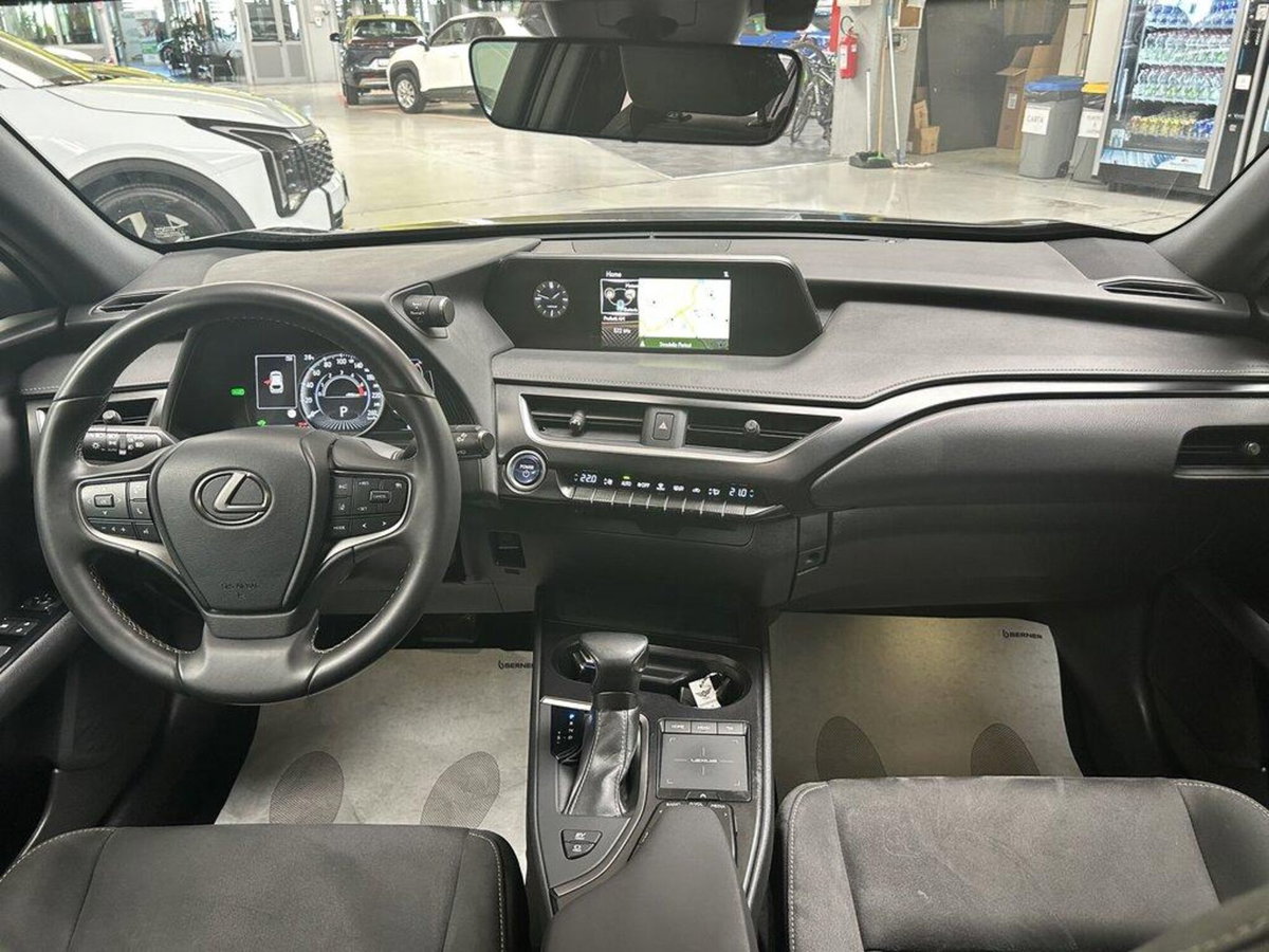 Lexus UX 300h 2.0 Urban 2wd cvt (8)