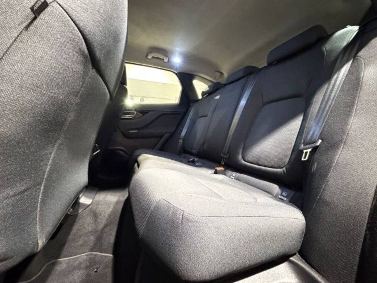 Jaguar F-Pace 2.0 D 180 CV Pure (12)