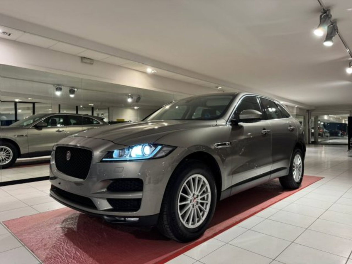 Jaguar F-Pace 2.0 D 180 CV Pure (3)