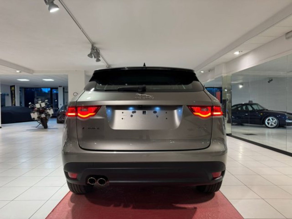 Jaguar F-Pace 2.0 D 180 CV Pure (6)