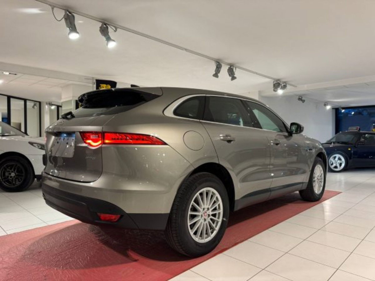 Jaguar F-Pace 2.0 D 180 CV Pure (7)